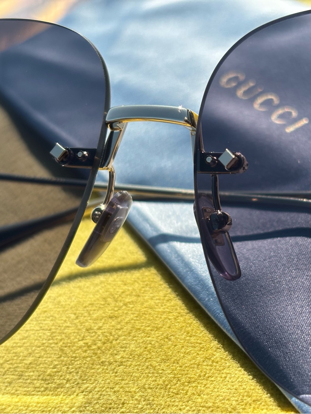 Gucci Butterfly Designer Sunglasses Gold Tinted Oversized Rimless GG1147S 001 - Picture 3 of 15